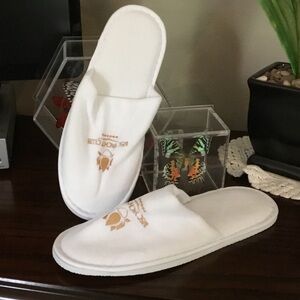 MSC Yacht Club-NWOT-White Embroidered Spa Slip-On Slippers